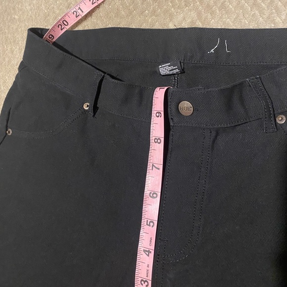 HUE Pull On Jeans - Picture 7 of 9